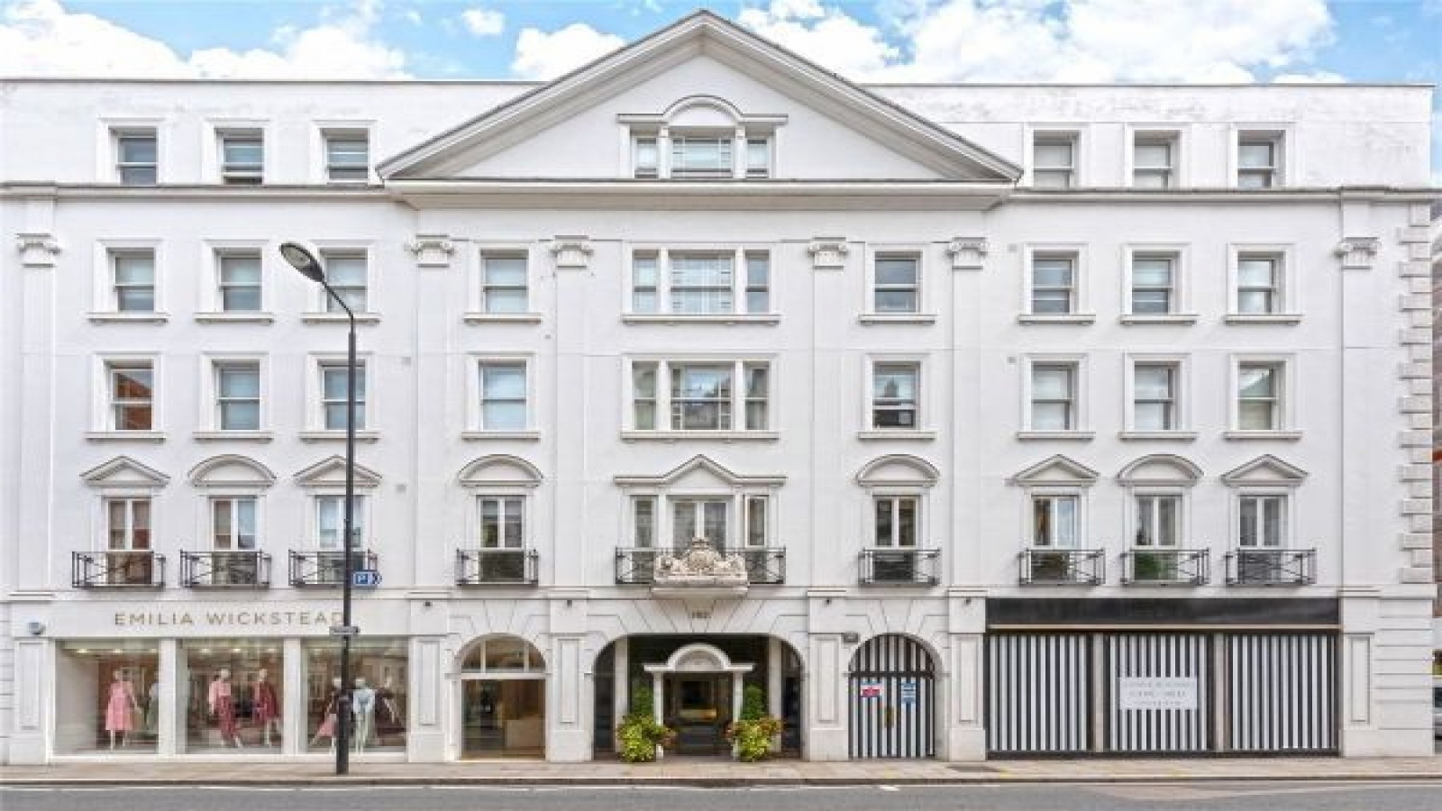 Knightsbridge SW1X London, 3 Bedrooms Bedrooms, ,3 BathroomsBathrooms,Apartment,For Sale,Knightsbridge SW1X London ,2,1033